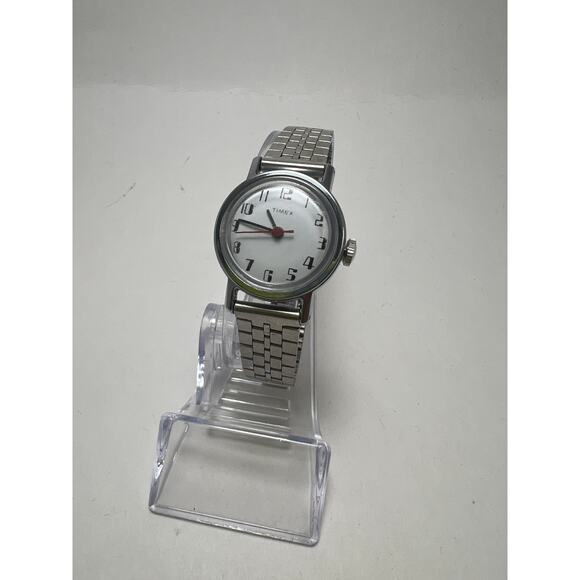 1975 Timex Petite Ladies Watch - Picture 2 of 6
